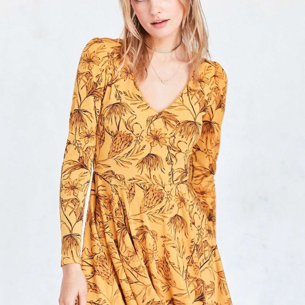 Kimchi Blue Katryna Floral Lace-Up Back